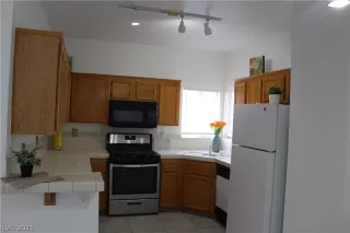 Photo #4: 2315916 Listing