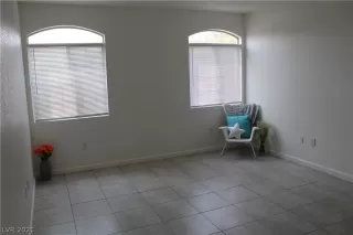 Photo #6: 2315916 Listing