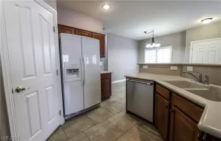 Photo #4: 2315926 Listing 