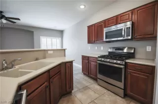 Photo #5: 2315926 Listing 