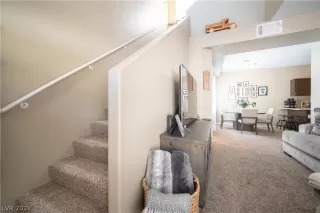 Photo #5: 2315936 Listing