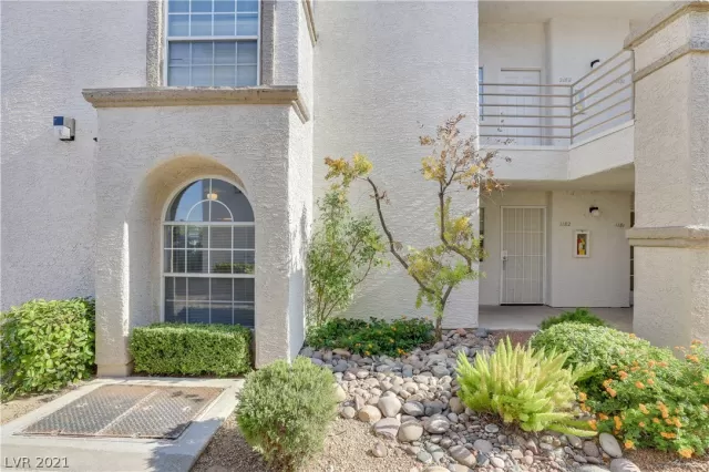 MLS: 2315948 Condo For Sale