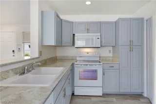 Photo #4: 2315948 Listing 