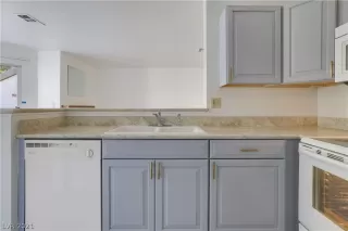 Photo #5: 2315948 Listing 