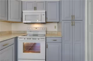 Photo #6: 2315948 Listing 