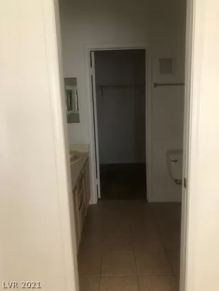 Photo #4: 2315958 Listing