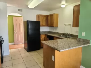 Photo #5: 2315965 Listing