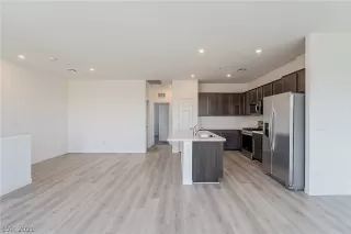 Photo #5: 2315974 Listing
