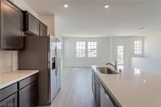 Photo #6: 2315974 Listing
