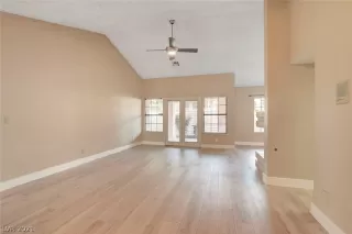 Photo #5: 2315977 Listing