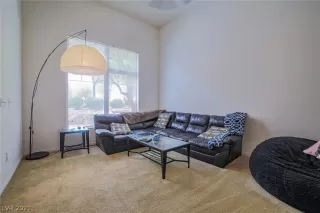 Photo #3: 2315989 Listing