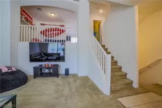 Photo #4: 2315989 Listing