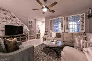 Photo #4: 2315991 Listing 