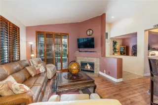 Photo #5: 2316071 Listing