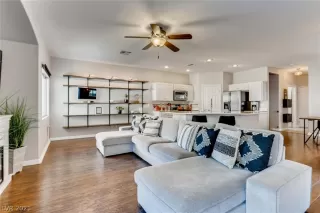 Photo #3: 2316112 Listing 