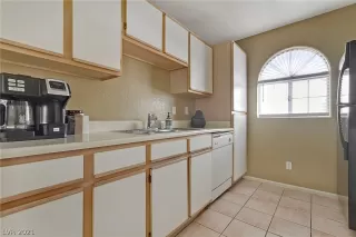 Photo #5: 2316131 Listing