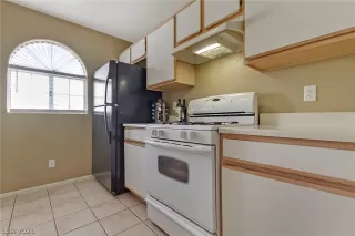 Photo #6: 2316131 Listing