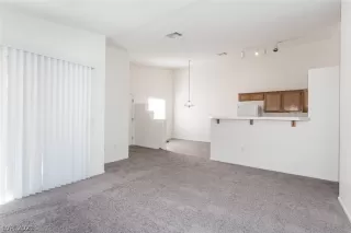 Photo #5: 2316147 Listing 