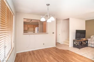 Photo #5: 2316192 Listing