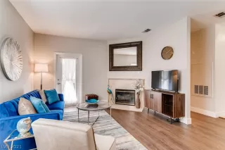 Photo #4: 2316212 Listing