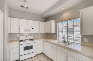 Photo #1: 2316246 Listing 