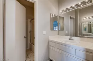 Photo #5: 2316246 Listing 