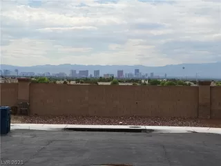 Photo #3: 2316308 Listing