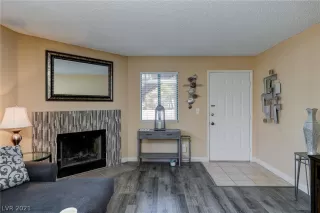 Photo #5: 2316317 Listing