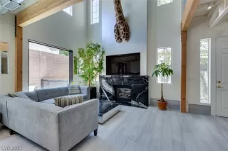 Photo #5: 2316322 Listing