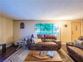 Photo #6: 2316338 Listing