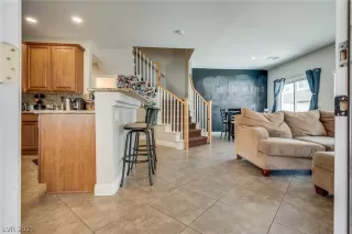 Photo #4: 2316342 Listing