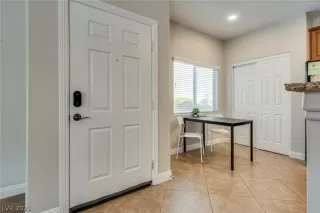 Photo #5: 2316342 Listing