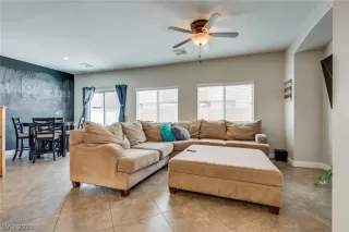 Photo #6: 2316342 Listing