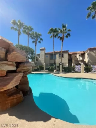 Photo #3: 2316369 Listing