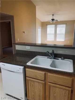 Photo #5: 2316384 Listing 