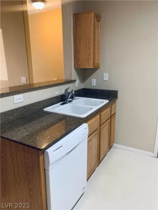 Photo #6: 2316384 Listing 