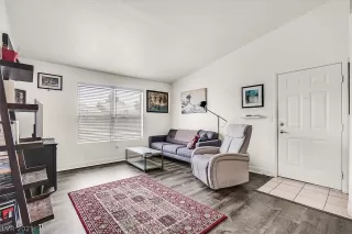 Photo #2: 2316392 Listing