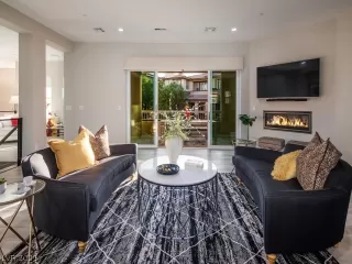 Photo #2: 2316426 Listing