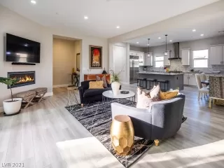 Photo #3: 2316426 Listing