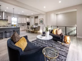 Photo #4: 2316426 Listing