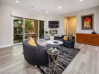 Photo #5: 2316426 Listing