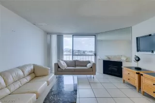 Photo #4: 2316448 Listing