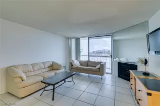 Photo #5: 2316448 Listing