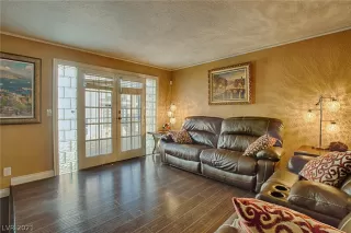 Photo #3: 2316538 Listing