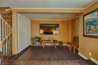 Photo #5: 2316538 Listing