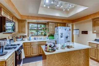 Photo #3: 2316569 Listing