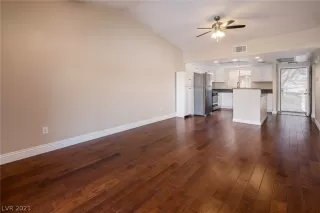 Photo #3: 2316573 Listing