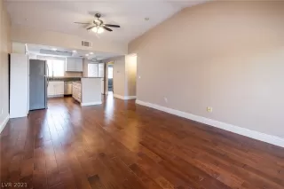 Photo #4: 2316573 Listing