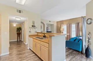 Photo #2: 2316581 Listing