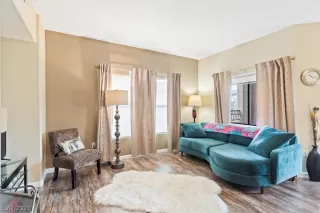 Photo #5: 2316581 Listing